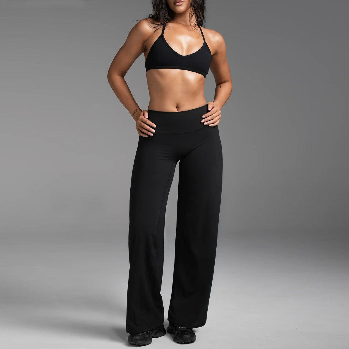 New Custom Logo Yoga Fitness Gym Active Sportswear Woman Halter Neck Bra Scrunch Shorts Capris Leggings Pants Yoga Set for Women